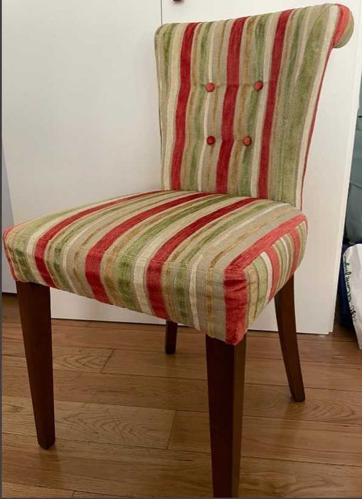 Conjunto 4 + 2 Cadeiras estofada elegante com pés de madeira