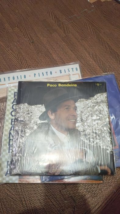 Paco Band
Consequências 
Paco Bandeira
Com os olhos de ver
Paco Bandeira
Vidas
António Pinto Basto 
Rosa Branca oferta 
Capas e discos como novos
25€