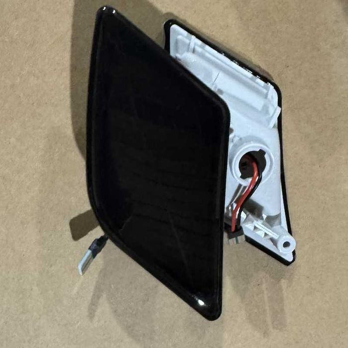 Повторители поворотов динамическме в бампер (Black) Mercedes Benz