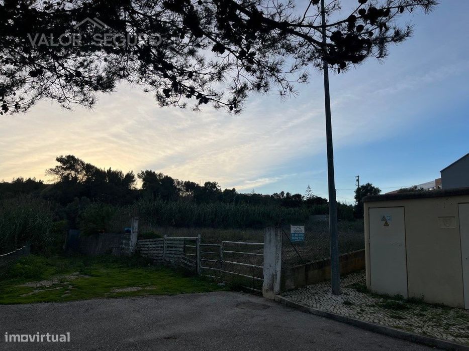 Terreno urbano para construção de 2 prédios em Arcena