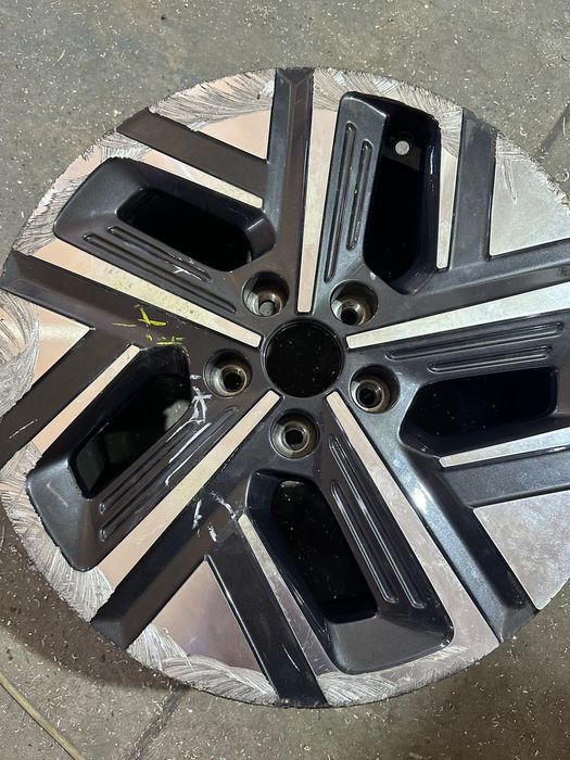 Порошкове фарбування та проточка, покраска автомобільних дисків