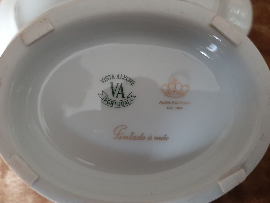 Vista Alegre Terrina Pequena com prato apresentador