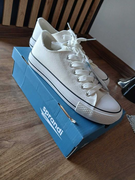 Nowe białe trampki Sprandi, rozmiar 38