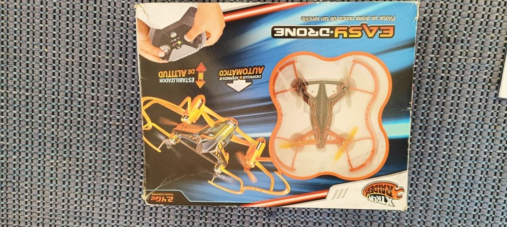 Drone pequeno em bom estado.