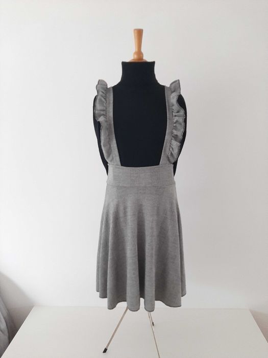 Saia com alças. Veste M/L. Nova