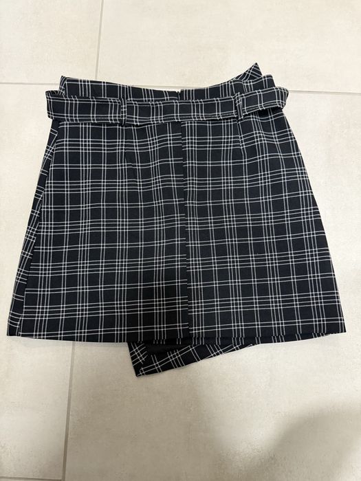 Асиметрична міні-спідниця