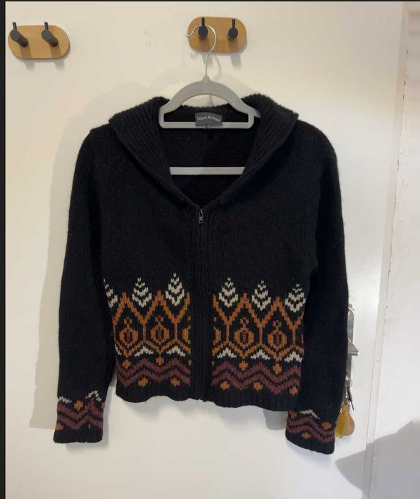 Sweter ozdobiony w 100% wełną