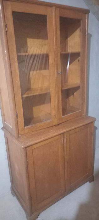 Серванти та стіл ( старі меблі, антикварні меблі))