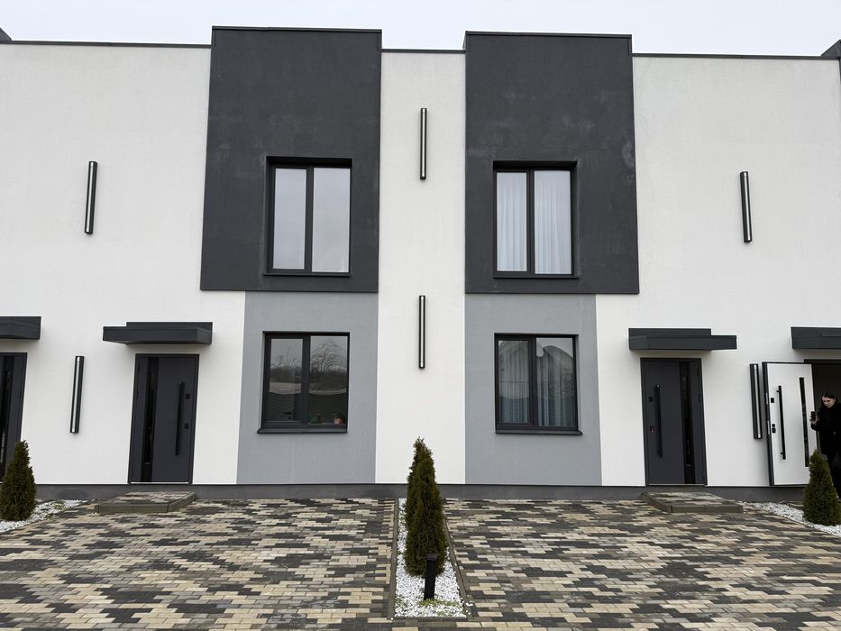 Таунхаус з ремонтом 3 хв до міста.