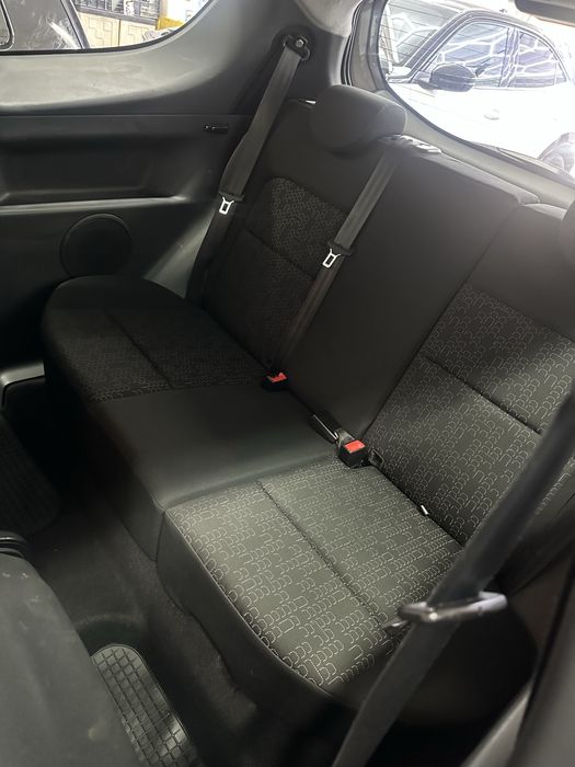 Mitsubishi colt 1.3 Cleartec,castanho em muito bom estado.