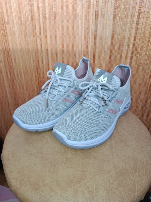 Кросівки 37р, нові, жіночі.