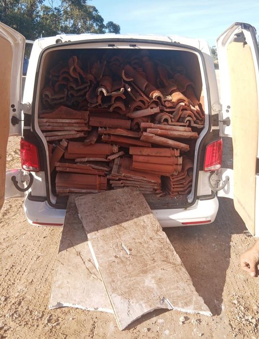 DEMOLIÇÕES e LIMPEZAS em terrenos, arrecadações, sótãos e armazéns