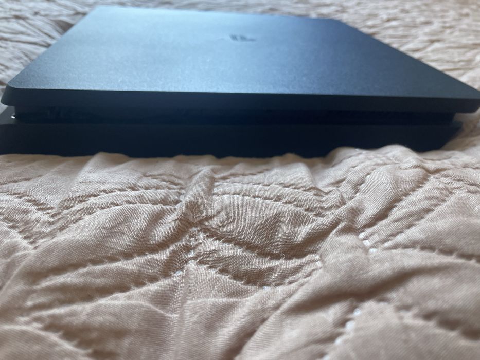 Sony PlayStation 4  1 TB