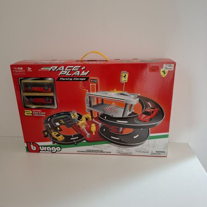 Parking Garaż Bburago Race & Play + 2 Auta Ferrari – Bardzo Dobry Stan