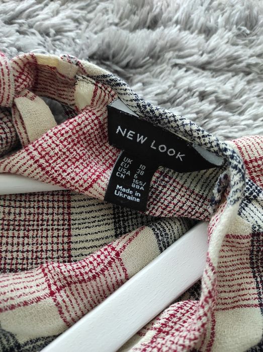 Sukienka z kokardą na plecach