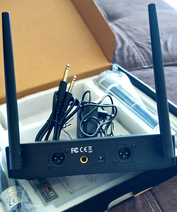 Sistema de Microfones Sem Fio Duplo LMBGM UHF – Na Caixa / Como Novo"