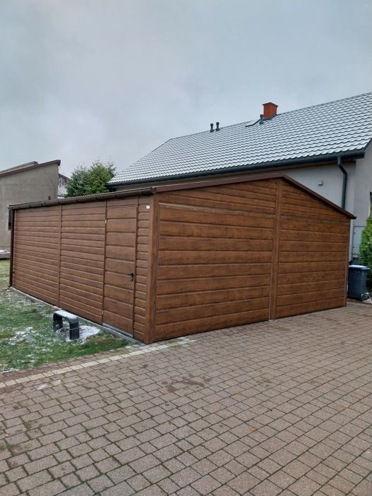 Garaż blaszany drewnopodobny nowoczesny wygląd styl