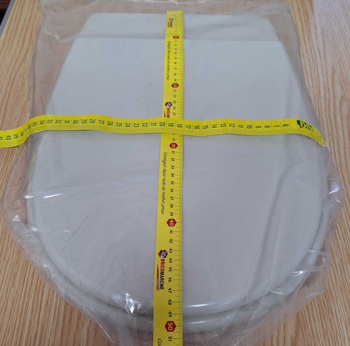 Tampa de Sanita  "Gusnor" em madeira lacada - Tema - Almond-Dourado