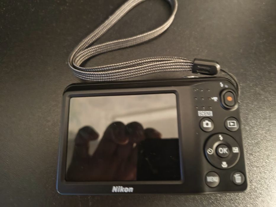 Цифровий фотоапарат Nikon Coolpix L31 у чохлі RivaCase