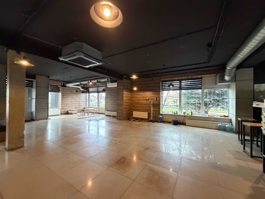 Приміщення в центрі біля Палацу одружень