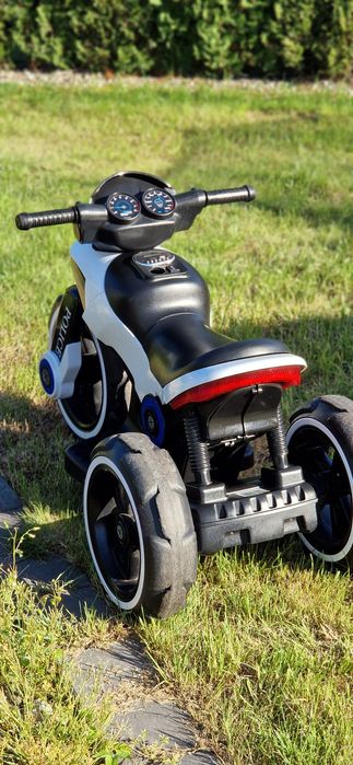 Motorek na akumlator