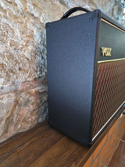 Amplificador de guitarra eléctrica VOX AC30 VR + pedal VOX VFS2A