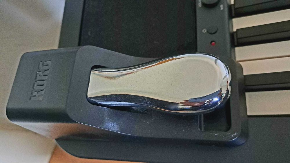 Vendo Piano digital Korg B2 Black de 88 e Banco de Piano como novos