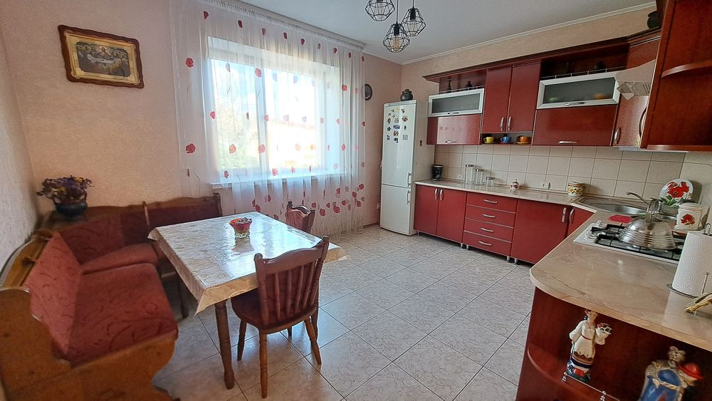 Продаж 2 поверхового будинку