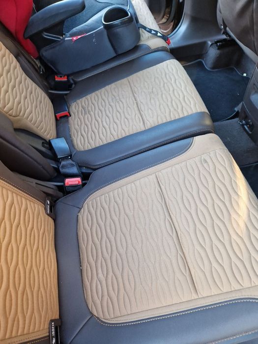 Pranie tapicerki samochodowej /Kompleksowe sprzątanie wnętrza auta