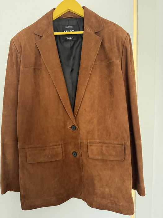 Замшевий жакет від бренду Mango, прямий крій, цеглового кольору