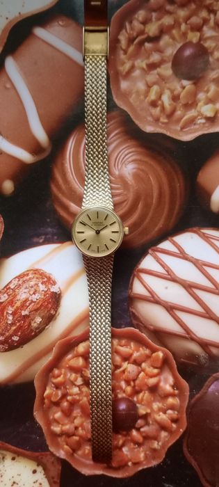 Продам часы швейцарские  механические женские Montine