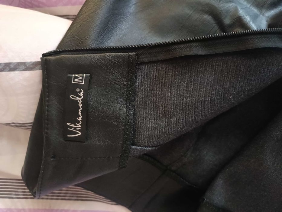 Спідниця екошкіра  ,розмір М,стан нової