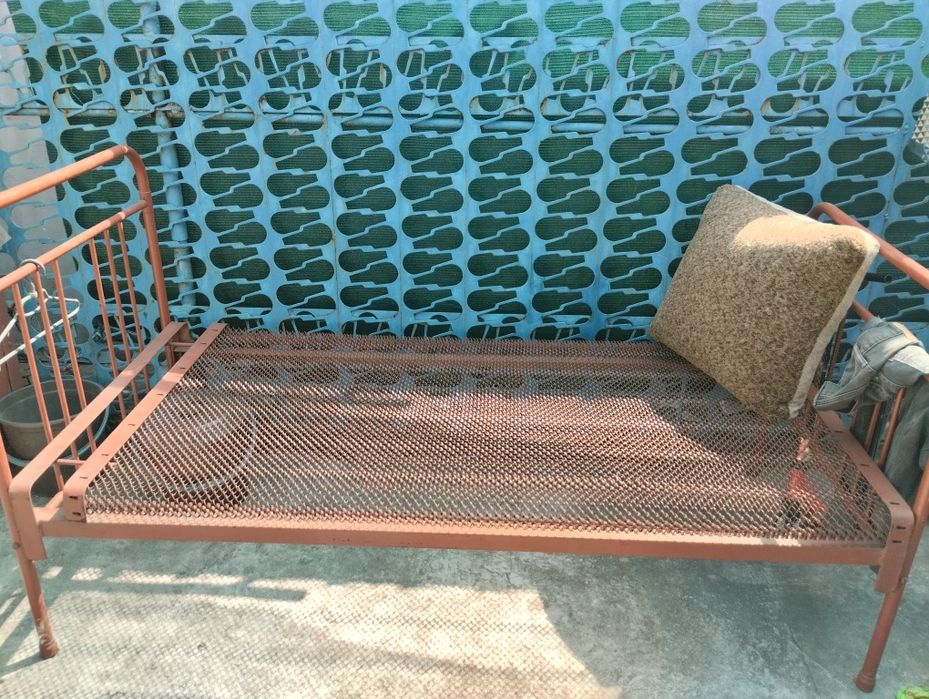 Продам панцерную кровать