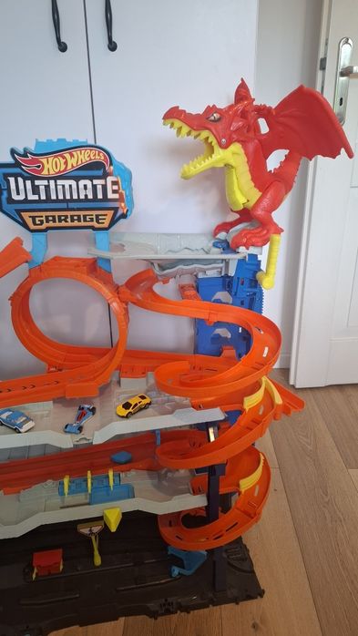 Hot Wheels City Mega Garaż, Atak smoka HKX48
