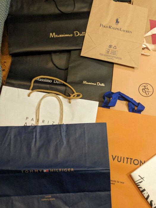 Багато пакетів різних брендів louis vuitton, BOSS упакування