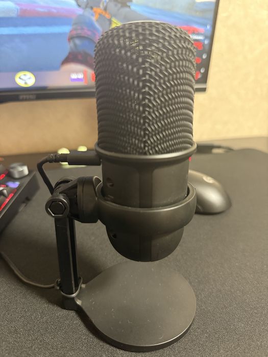 Продам микрофон HyperX solocast