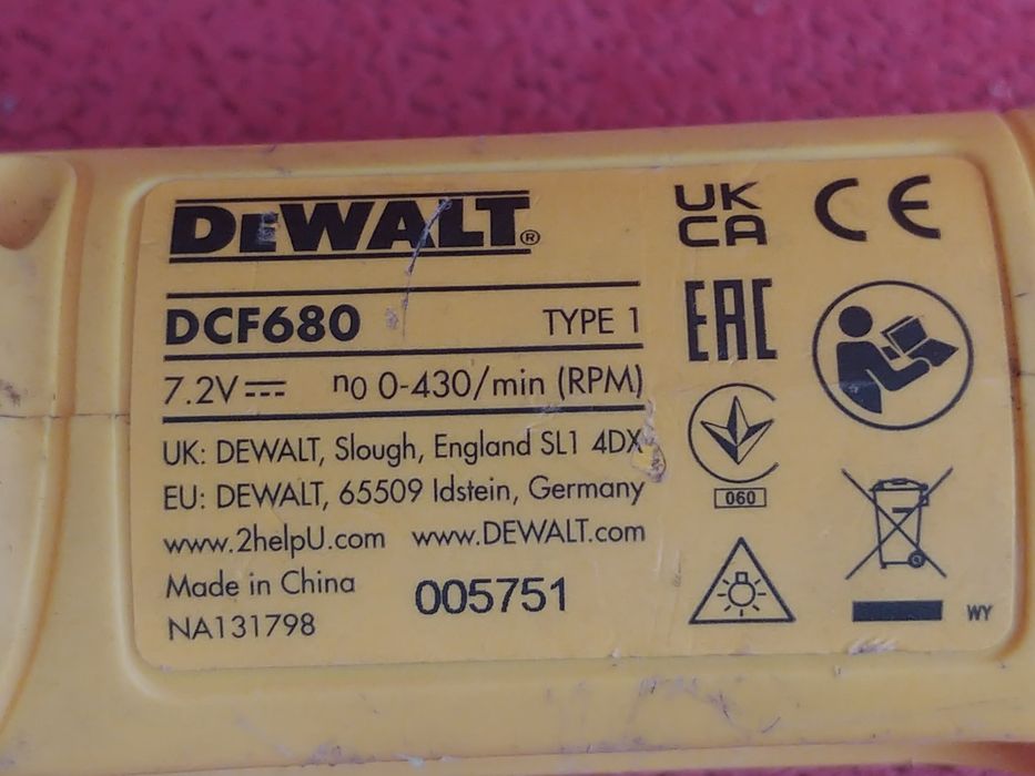 Wkretarka przegubowa dewalt dcf680