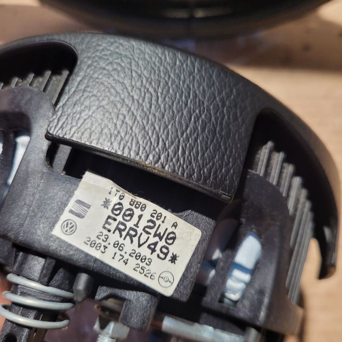 Kierownica skórzana czteroramienna z poduszką vw Touran I 2004r