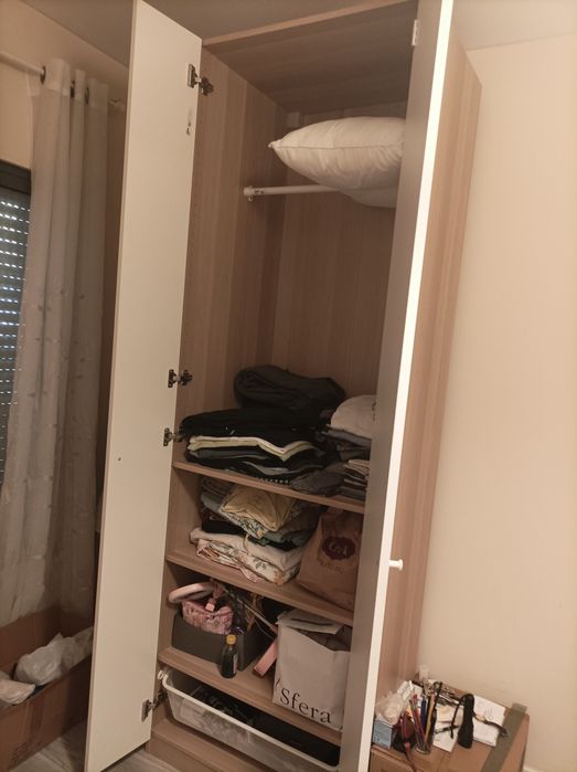 Roupeiro IKEA Branco com Carvalho