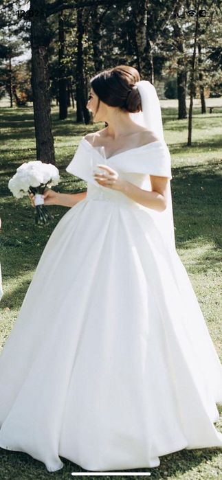 Весільне плаття пишне