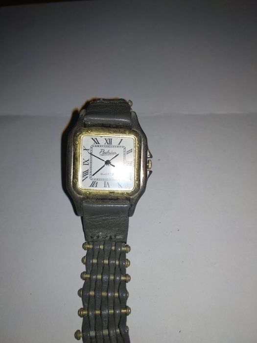 3 relogios em tom cinza ,dourado e metalico