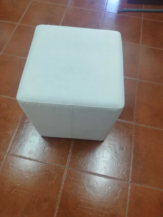 Puf quadrado branco