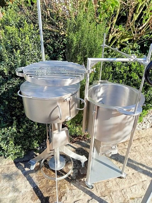 Conjunto de Churrasqueira /  Gaiola para aves.