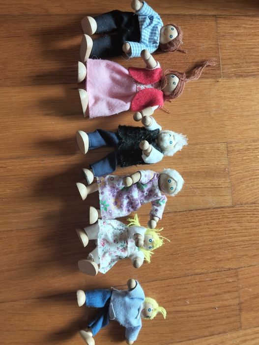 Casa de bonecas de madeira