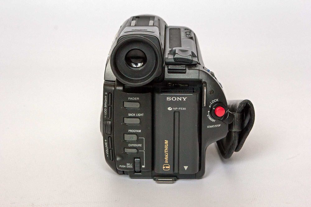 Відеокамера SONY Handycam CCD-TRV62