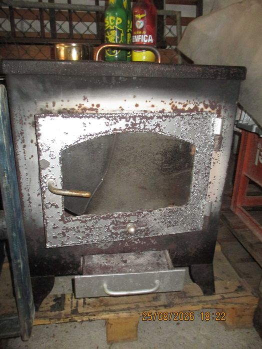 Salamandra a lenha com forno