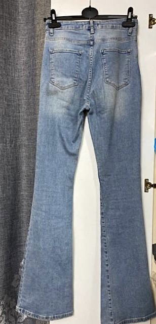 Джинси кльош