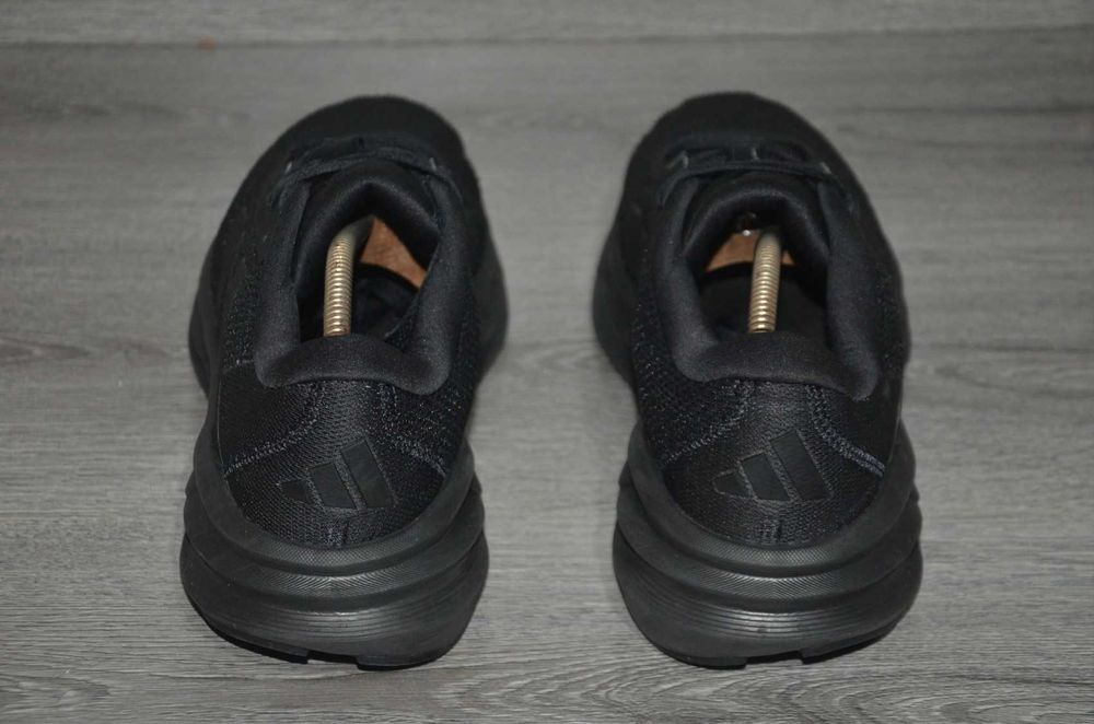 Продам кросівки Фірма Adidas Galaxy 7.
