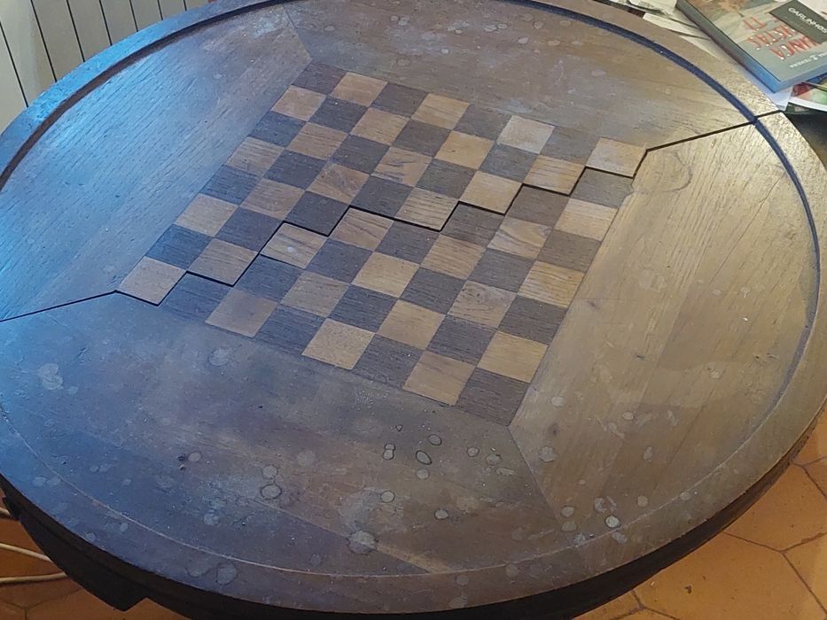 Mesa de jogo redonda