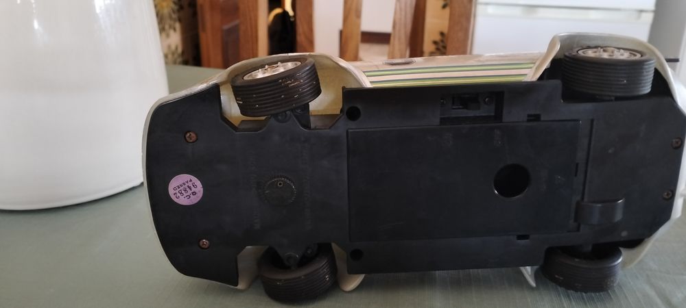 Carro telecomandado antigo